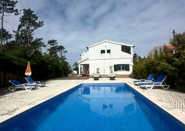 5 BEDROOM VILLA WITH SWIMMING POOL SET IN PLOT 1880M2 IN SINTRA