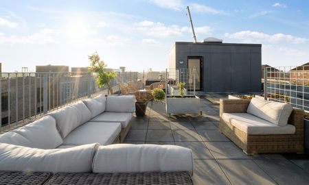 Lækker og stilfuld 4-værelses lejlighed med altan, stor stue og central belligenhed - Photo 4