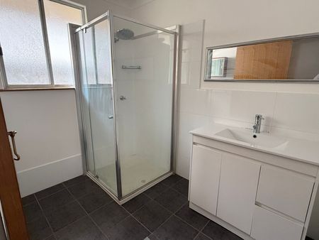 Neat Three Bedroom Home - Photo 3