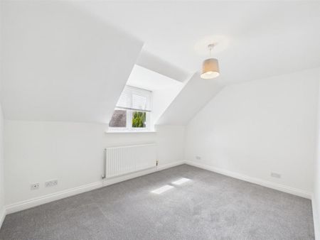 4 bedroom detached house to rent - Photo 2