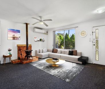 Great location, Opposite train station - Photo 3