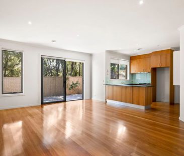 Modern 3-Bedroom Townhouse in Prime Ascot Vale Location - Photo 1