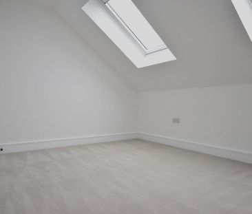 4 bedroom semi-detached house to rent - Photo 4