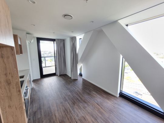 Great Location & Car Park Included! - Photo 1