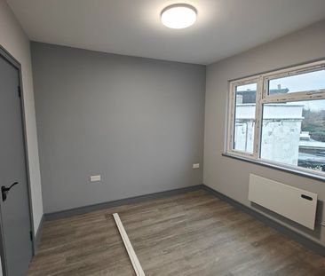 Studio Flat, Woodville Road, NW11 - Photo 1