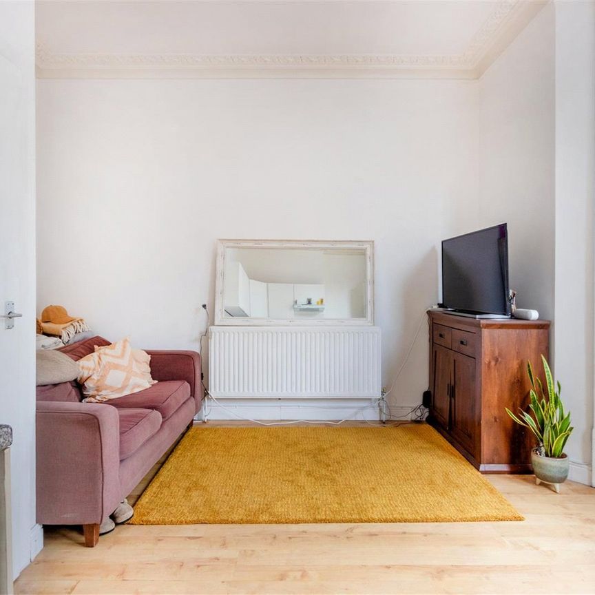 Streatham High Road, Streatham Station, SW16, London - Photo 1