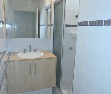 Comfortable 2-Bedroom Unit in Prime West End Location! - Photo 5