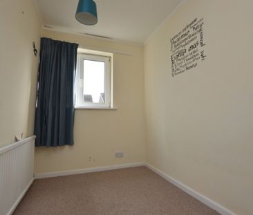 3 Bedroom Semi-Detached House - Photo 2