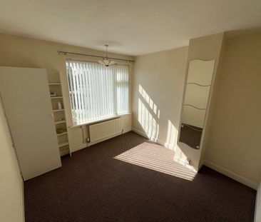 3 Bed Terraced House, Poitiers Road, CV3 - Photo 2