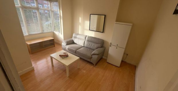 Room 5, Knowle Road, Burley, Leeds, LS4 2PJ - Photo 1