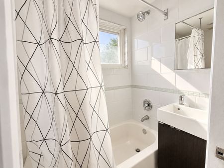 For Lease - 184 Franklin Avenue Unit# Main Fl, Toronto, Ontario - Photo 5