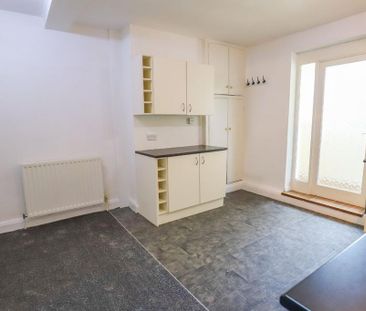 3 bedroom maisonette to rent - Photo 2