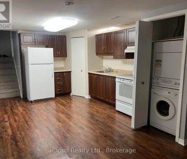 82 JUDITH CRESCENT - Photo 3