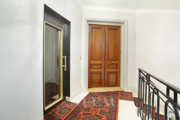 Location appartement, Paris 7ème (75007), 7 pièces, 193.3 m², ref 86210988 - Photo 1