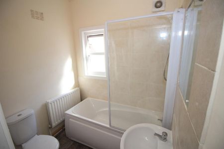3 bedroom Student Flat to rent in Coniston Avenue, Jesmond, Newcastle Upon Tyne - Photo 3