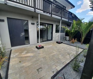 Idyllic Living by the Panmure Basin - Photo 4