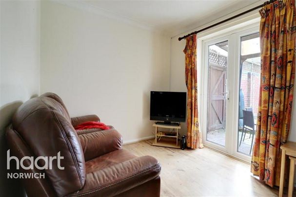 4 bedroom semi-detached house to rent - Photo 1