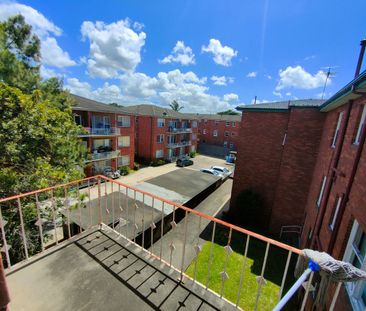 Spacious One Bedroom Unit - Photo 5