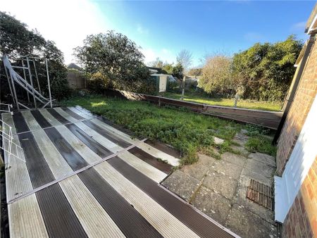 3 bedroom apartment to rent - Photo 3