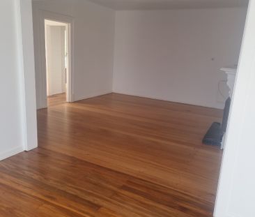 Tidy 3 Bedroom - Photo 2