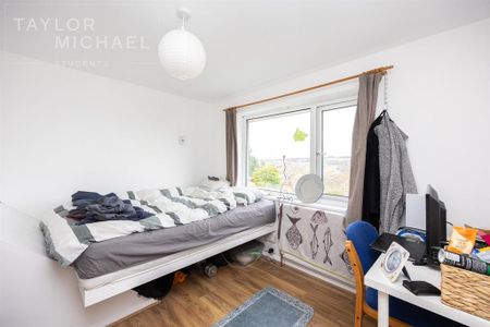 4 bedroom terraced house to rent - Photo 5