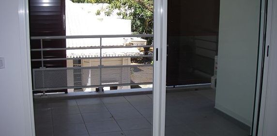 Location Appartement 2 pièces 43m² ST DENIS 97400 - Photo 2