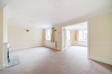 5 bedroom detached house to rent - Photo 2