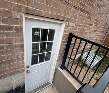 For Lease - 2300 Grainger Loop, Innisfil, Ontario - Photo 2