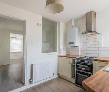 2 bedroom end of terrace house to rent - Photo 5