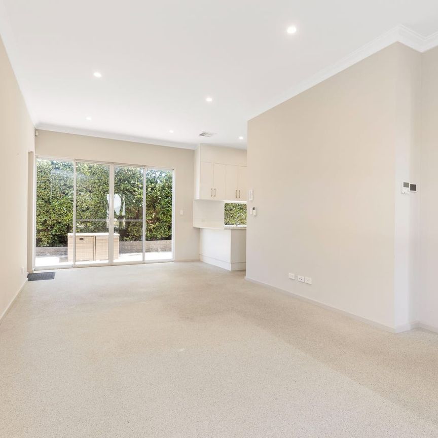 Modern Large Family Home! - Photo 1