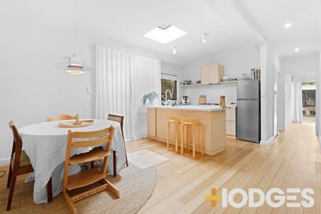 Elegant & Lifestyle-Focused - Photo 2