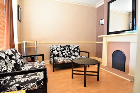 4 bedroom terraced house to rent - Photo 2