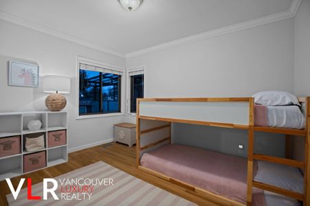 House in North Vancouver, BC - Photo 5