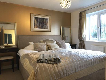 4 bedroom detached house to rent - Photo 2