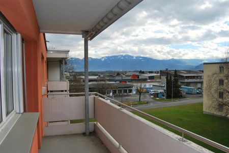 Tolle Familienwohnung zum guten Preis-Leistungs-Verhältnis mit sanierter Küche, neuem Bad und sonnigem Balkon - Photo 3