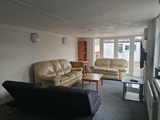 6 Bed Student House on Columbia Road - Photo 1