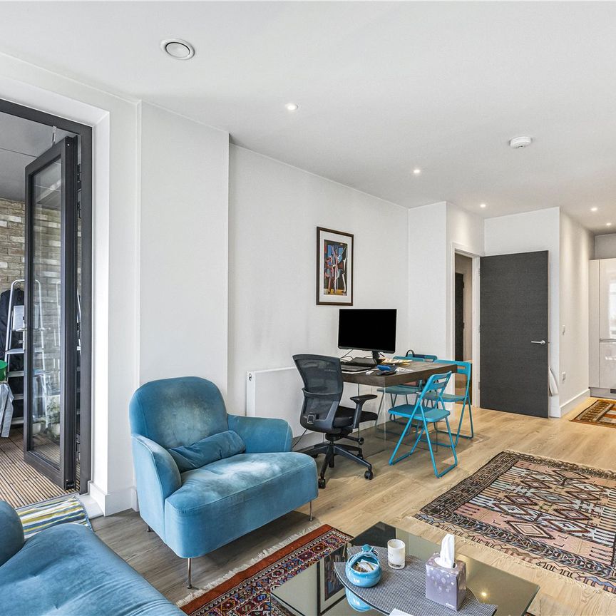 Valencia Close, London, E14 0LB - Photo 1