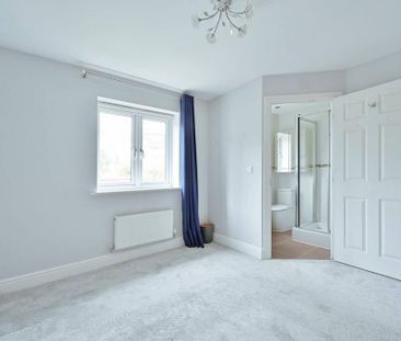 4 bedroom detached house to rent - Photo 2