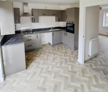 3 bedroom semi-detached house to rent - Photo 5