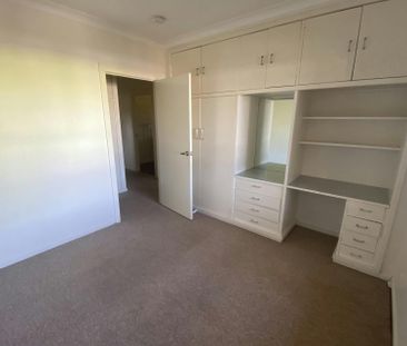 Brick Home for Rent – Perfect for Working Couples Seeking Space and... - Photo 5