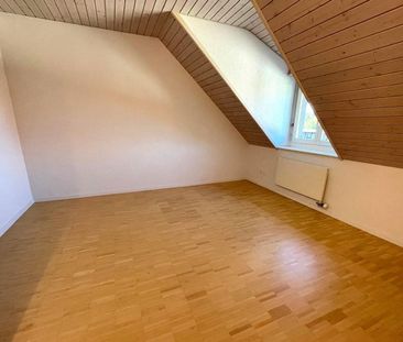 Generous 3 1/2 room penthouse apartment with renovated bathroom - Photo 3