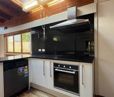 4 Bedroom Macleans College Zoned - Photo 4