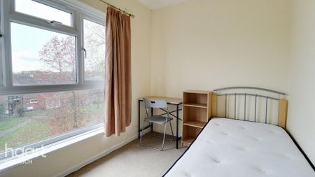 3 bedroom flat to rent - Photo 4