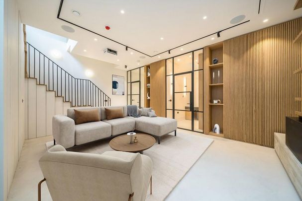 4 bedroom terraced house to rent - Photo 1