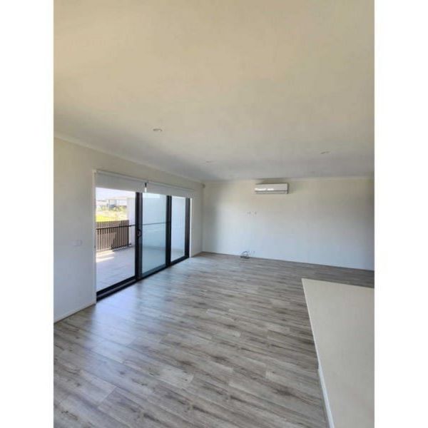 Near New 3 Bedroom Townhouse - Photo 1