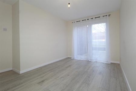 2 bedroom maisonette to rent - Photo 4
