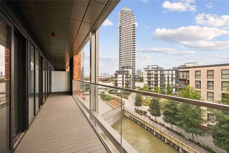 A sensational 3-bedroom apartment in the Powerhouse, Chelsea Waterfront, with its extraordinary vista of the Thames. - Photo 3