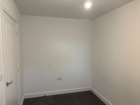 3 bedroom end of terrace house to rent - Photo 4