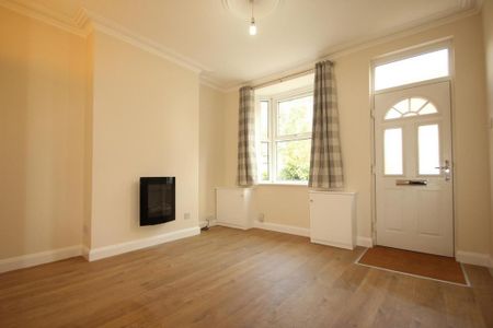 2 bedroom terraced house to rent - Photo 4