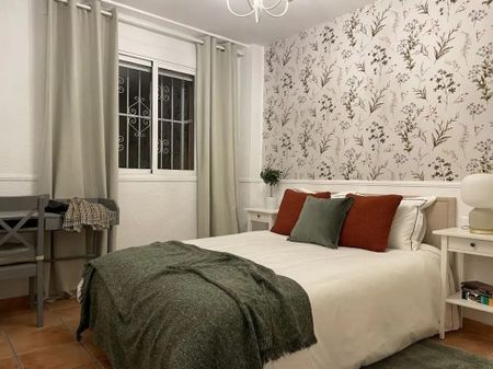 Plaza Pintor Anglada, Valencia, Valencian Community 46022 - Photo 4